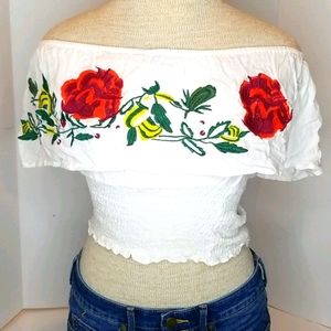 🌹OFF SHOULDER EMBROIDERED TOP